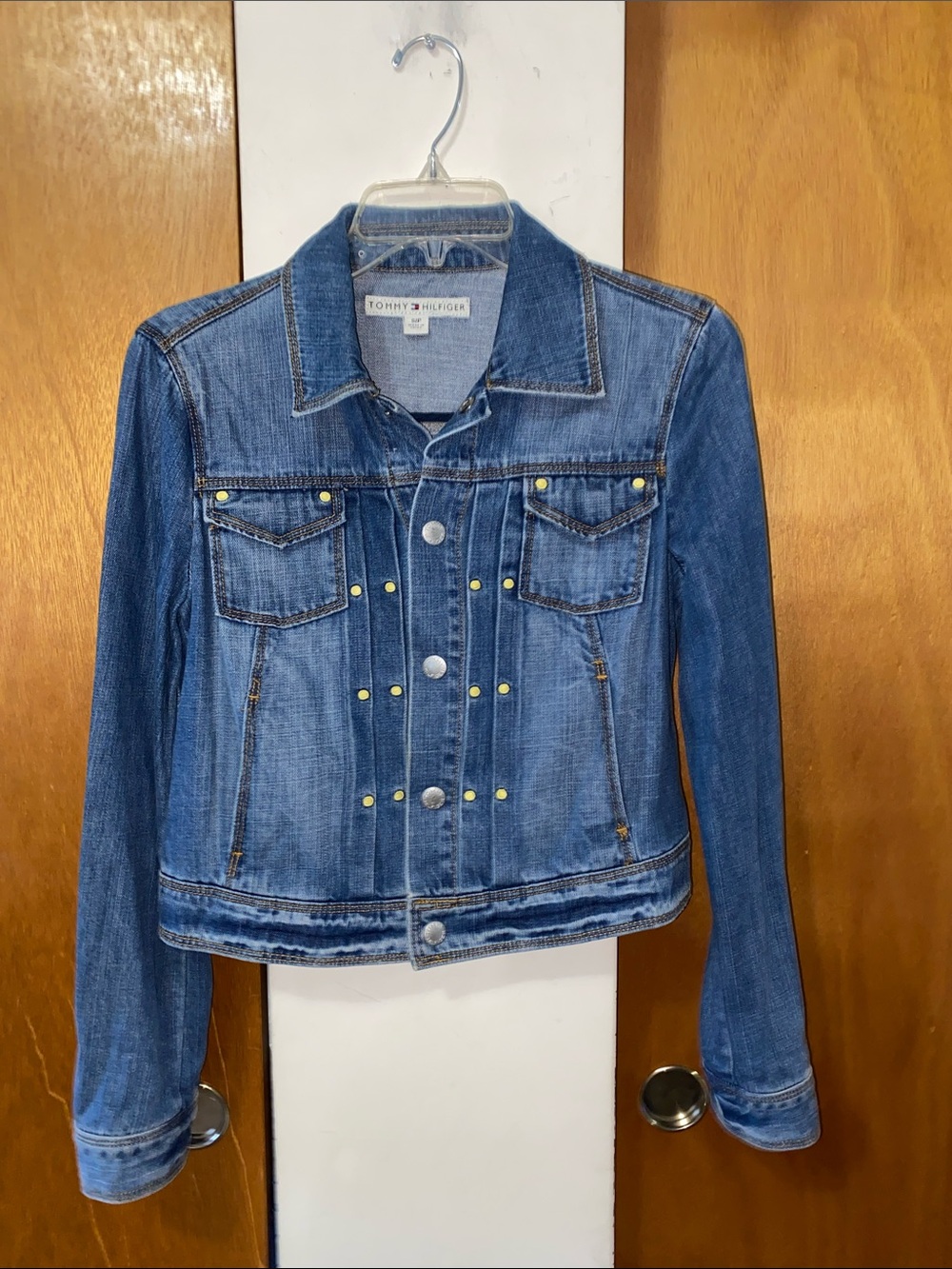 💙EUC Tommy Hilfiger Medium Blue Denim Jean Jacket with Yellow Stud Accents